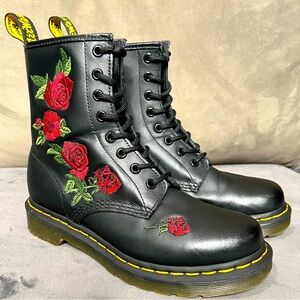Dr Martens women’s size 7 US leather 8-eye boots with embroidered roses 1460 W